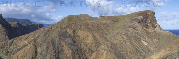 Hiking trail with numerous hikers, volcanic peninsula, Ponta de São Lourenço, Ponta de Sao Lourenco, rocky coast, Punta de San Lorenzo, Madeira, Portugal