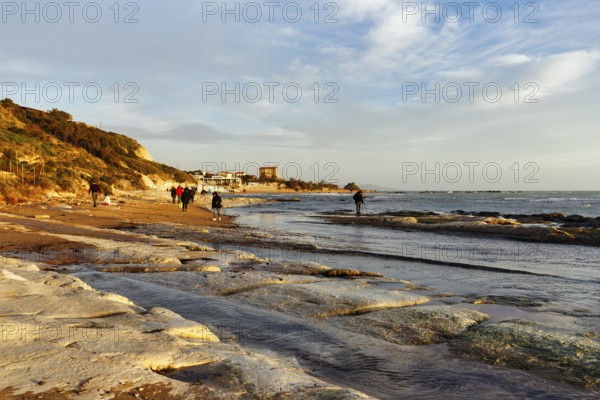 Walkers on the beach, Lido Scala dei Turchi, Realmonte, Agrigento, Sicily, south coast, Mediterranean Sea, Italy
