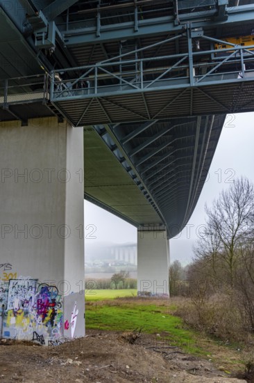 The Mintarder Ruhr Valley Bridge, A52 motorway bridge between Essen and Düsseldorf, longest steel road bridge in Germany, completed in 1966, 1830 meters long, 18 hollow pillars, highest point above ground is 65 meters, is used daily by more than 80, 000 vehicles, is considered dilapidated and is to be replaced, the bridge spans the Ruhr Valley, with the river Ruhr, between Essen-Kettwig and Mülheim an der Ruhr Hr, North Rhine-Westphalia, Germany
