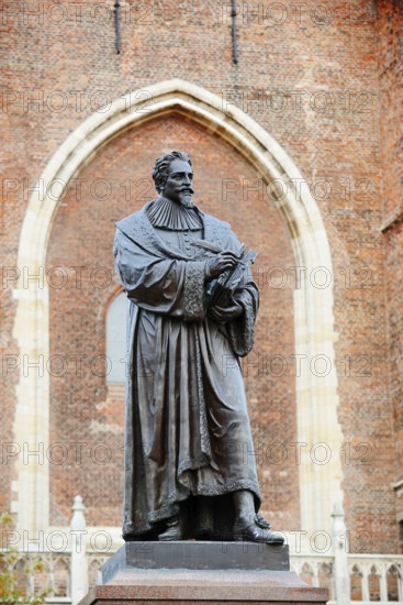 Hugo Grotius monument in front of the Nieuwe Kerk church, Delft, South Holland, Netherlands