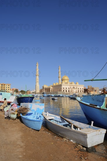 Fishing boats and mosque El Mina Masjid, Hurghada, Red Sea Governorates, Egypt