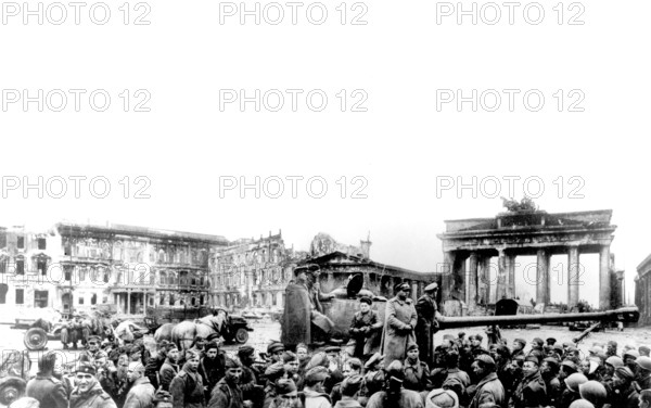 2.5.1945, the poet Yevgeny Aronovich Dolmatowski gives a speech for the Soviet soldiers in front of the Brandenburg Gate, Berlin, Germany