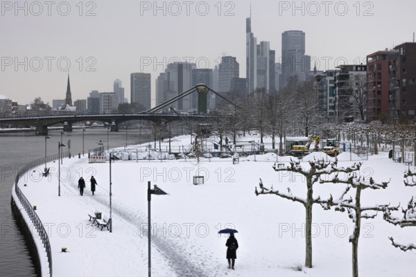 There is snow on the banks of the Main from the Wesel shipyard to the Frankfurt banking skyline, Osthafen, Frankfurt am Main, Hesse, Germany