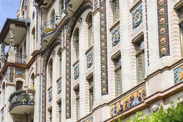 Majolica houses by architect Reinhold Siebert, richly decorated town houses in early Art Nouveau, residential complex, Art Nouveau villas and Wilhelminian era buildings on the Kaßberg, Chemnitz, Saxony, Germany
