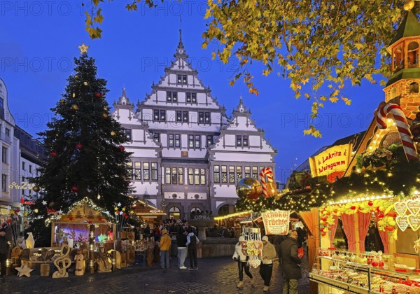 Weser Renaissance style town hall with Christmas market on Town Hall Square, Rathausplatz, Rathausplatz in the evening, Paderborn, North Rhine-Westphalia, Germany
