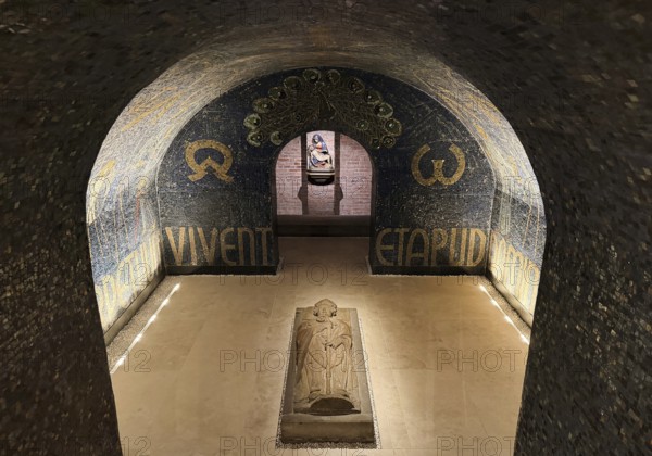 Entrance to the episcopal crypt, grave slab with relics of Bishop Meinwerk, crypt, Paderborn Cathedral, Ostwestfalen-Lippe, North Rhine-Westphalia, Germany