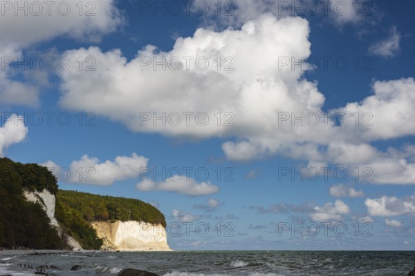 View of chalk cliffs in Jasmund National Park on Rügen, Sassnitz, Rügen, Mecklenburg-Western Pomerania, Germany