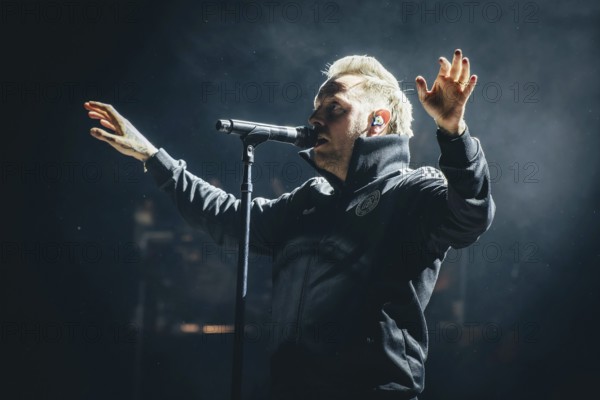 Singer Samuel David Carter from Architects live on European Tour 2026 in the Berlin Velodrome on 22.01.2026