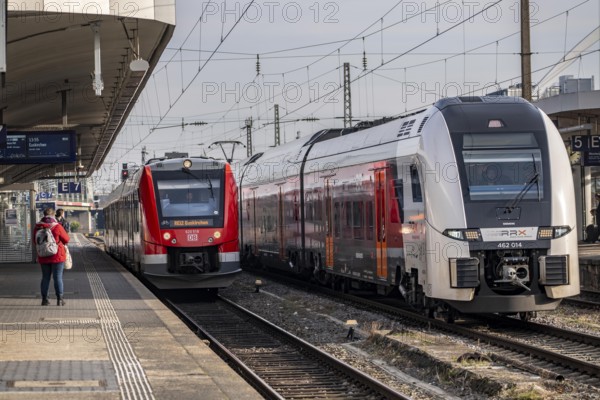 Regional trains at Cologne-Messe/Deutz station, 2nd largest station in Cologne, transfer station between long-distance and local transport, exhibition station, 8 platform tracks, North Rhine-Westphalia, Germany
