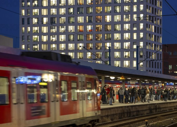 Passengers on the platform, regional train, S-Bahn, at Cologne-Messe/Deutz station, 2nd largest train station in Cologne, transfer station between long-distance and local transport, exhibition station, 8 platform tracks, office building, North Rhine-Westphalia, Germany