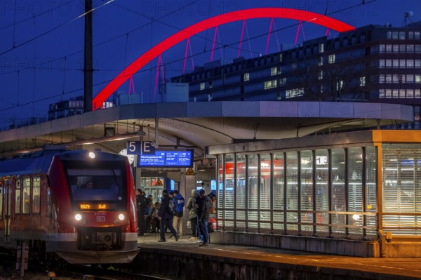 Regional train at Cologne-Messe/Deutz station, 2nd largest train station in Cologne, transfer station between long-distance and local transport, exhibition station, 8 platform tracks, Lanxess Arena arch, North Rhine-Westphalia, Germany