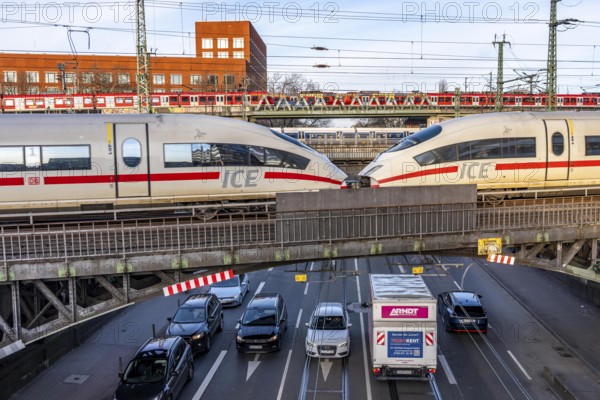 ICE and S-Bahn train on the line, railway bridge over Deutz-Mülheimer-Straße, more than 10 tracks crosses the road on 6 bridge structures, platform tracks in front of Cologne-Messe/Deutz station, North Rhine-Westphalia, Germany