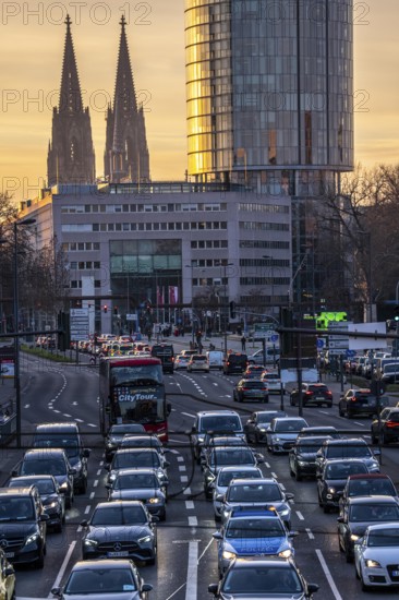 City traffic in Cologne-Deutz, rush hour in the afternoon, Opladener Strassen, Cologne Cathedral, Cologne-Triangle skyscraper, North Rhine-Westphalia, Germany