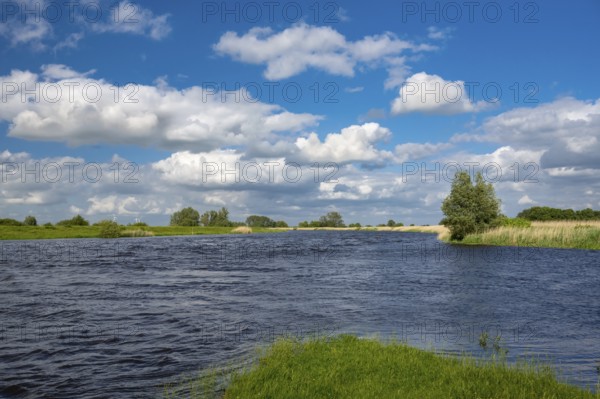 Wolkenspiel über der Hunte in der Wesermarsch, Holle, Hude, Lower Saxony, Germany