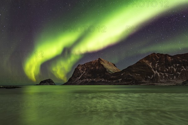 Aurora over the mountains and sea of Lofoten, Northern Lights, Northern Lights, Landscape, Leknes, Nordland/Lofoten, Norway
