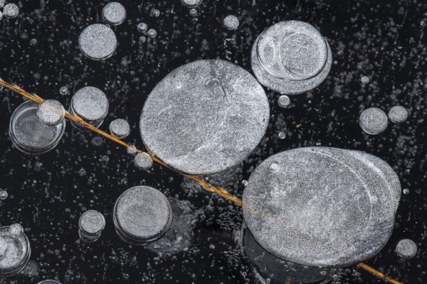 Air pockets in ice, air bubbles, Goldenstedt, Lower Saxony, Germany