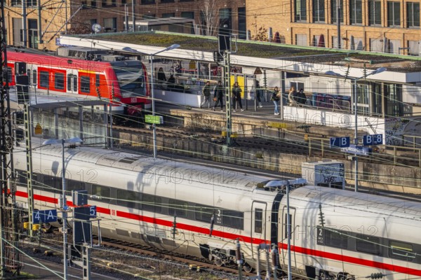 Cologne-Messe/Deutz station, 2nd largest train station in Cologne, transfer station between long-distance and local transport, exhibition station, 8 platform tracks, North Rhine-Westphalia, Germany