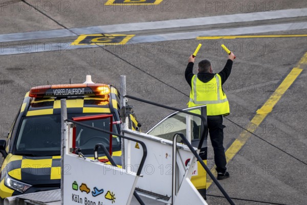 Instructor, apron supervision, an aircraft, after landing, at the parking position, at the terminal, gates, at the passenger bridge, Cologne/Bonn airport, CGN, North Rhine-Westphalia, Germany