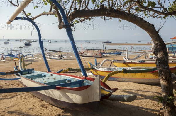Restored, brightly painted outrigger fishing boats on Sanur beach, Bali, Indönsia
