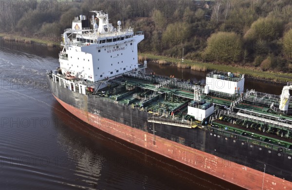 Tanker, oil tanker MIAMI LIGHT sails with a tug through the Kiel Canal, NOK, Kiel Canal, Kiel Canal, Schleswig-Holstein, Germany