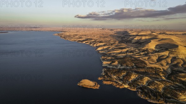 In northeast Syria on January 19, 2026, the Syrian Army officially took control of the Tishrin Dam, southeast of Manbij, following the withdrawal of Kurdish-led SDF units affiliated with the YPG/PKK. The deployment aims to secure critical infrastructure and restore state authority across the Jazira region, Aleppo, Manbij, Syria