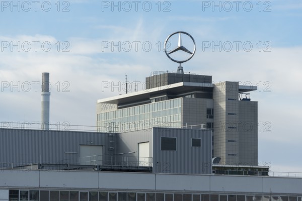 Tall, modern factory building with Mercedes logo in cloudy sky, Mercedes Star, Stuttgart-Untertürkheim, Baden-Württemberg, Germany