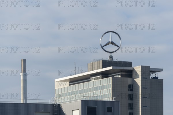 Large Mercedes-Benz logo on roof of an industrial building under grey sky, Mercedesstern, Stuttgart-Untertürkheim, Baden-Württemberg, Germany