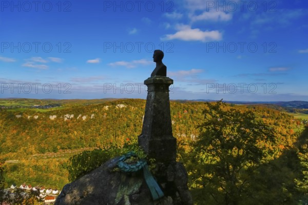 Wilhelm Hauff memorial, rocks above the Echaz Valley, monument from 1839, obelisk with bronze bust, viewpoint, historical monument, south of Lichtenstein Castle, at the eave of the Swabian Jura, view, blue sky, Honau, municipality of Lichtenstein, Baden-Württemberg, Germany
