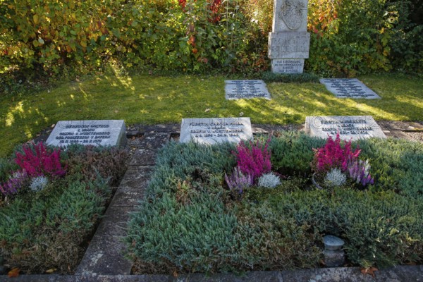 Großengstingen cemetery, gravestones of the ducal family at Lichtenstein Castle, memorial plaques, graves, writing, letters, Großengstingen, municipality of Engstingen, district of Reutlingen, Swabian Jura, Baden-Württemberg, Germany