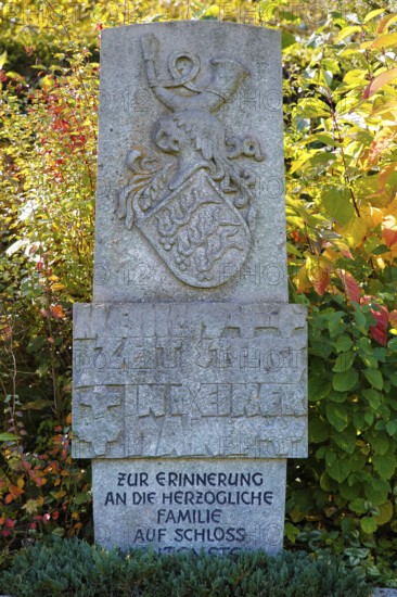 Memorial, memorial stone in memory of the ducal family at Lichtenstein Castle, coat of arms, stone tablet, inscription, letters, cemetery of Großengstingen, script, letter, albplateau above the Albtrauf, Großengstingen, municipality of Engstingen, Reutlingen district, Swabian Alb, Baden-Württemberg, Germany