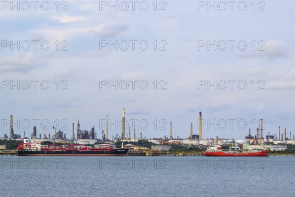 Gas tanker, Esso Oil Terminal, Southampton, Hampshire, UK