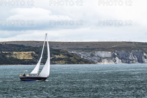 Boats over Hurst Point Lighthouse and Hurst Castle, Hurst Spit, Milford on Sea, Lymington, Hampshire, UK