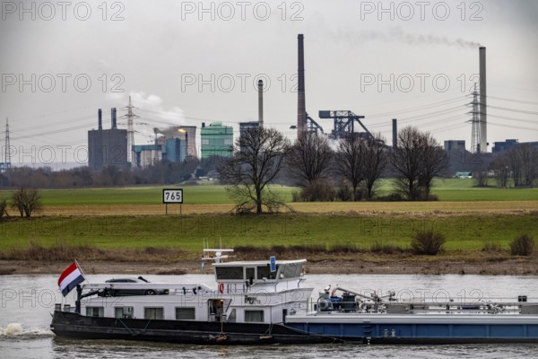 Hüttenwerke Krupp-Mannesmann, HKM in Duisburg-Hüttenheim, 2 blast furnaces, gas power plant cooling towers, Rhine near Krefeld-Uerdingen, cargo ship, North Rhine-Westphalia, Germany