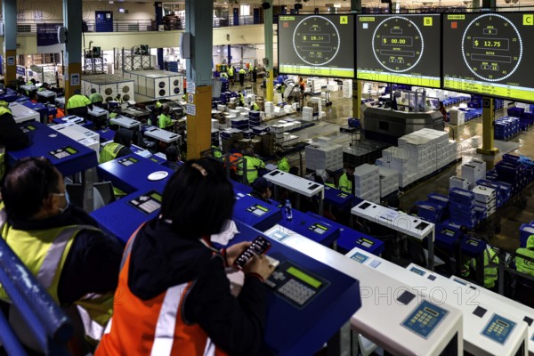Interior view of a fish report with monitors and bidders in Sydney Fish Market, Sydney, New South Wales, Australia