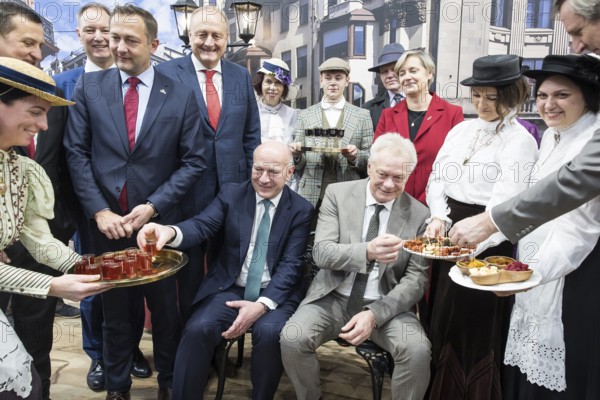 Christophe Hansen (Commissioner for Agriculture and Rural Development), Joachim Rukwied (President of the German Farmers' Association), Kai Wegner (Governing Mayor of Berlin) and Alios Rainer (Federal Minister of Agriculture, Food and Home Affairs) at a tasting at the Latvian stand during the opening tour of the Green Week at the exhibition grounds in Berlin on 16 January 2026. The trade fair for the agricultural and food industry will take place from 16 to 25 January 2026