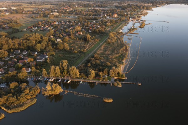 Lembruch, Lower Saxony, Germany, Dümmer See at the outflow of the river Lohne with banks, harbours, boats and weekend houses, calm water surface with reflections