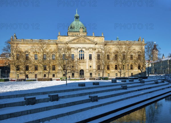 Pleißemühlgraben in front of the Federal Administrative Court, former Reichsgericht, in winter with snow, Leipzig, Saxony, Germany