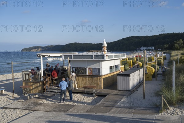 Beach bar on the sandy beach, Binz, seaside resort, Rügen island, Baltic Sea, Mecklenburg-Western Pomerania, Germany