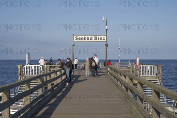 Tourists on the pier, sign Seebad Binz, Binz, seaside resort, Rügen island, Baltic Sea, Mecklenburg-Western Pomerania, Germany