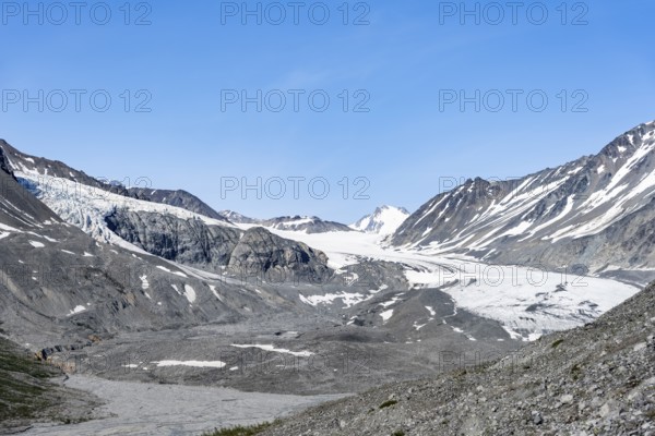 Gulkana Glacier and Icefall Peak, Scenic Landscape on Richardson Highway, Alaska Range, Alaska, USA
