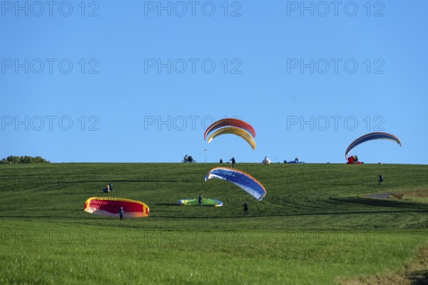 Paragliders practice on a meadow slope, Tauchersreuth, Middle Franconia, Bavaria, Germany
