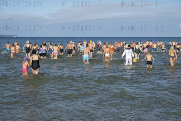 Swimmers run into water to bathe, tourist attraction Binzer Abbaden, Binz, seaside resort, Rügen island, Mecklenburg-Western Pomerania, Germany
