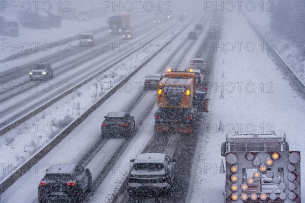 The onset of winter in North Rhine-Westphalia, heavy snowfall, A3 motorway near Hilden, near Ohligser Heide rest area, snow-covered roads, winter service at the motorway maintenance department with clearing vehicles, traffic is sometimes just stalling, North Rhine-Westphalia, Germany