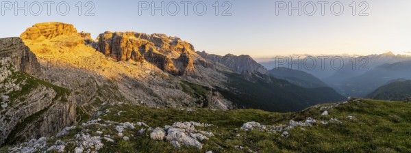 View of rocky mountain peaks of the Brenta Mountains at sunset, Alpenglühen, mountain landscape on the Grosté Plateau, Brenta, Parco Naturale Brenta-Adamello, Trentino, Italy