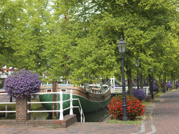 Kuff, flat-bottomed coastal cargo sailor, Margaretha von Papenburg, Main Canal, Papenburg, Emsland, Lower Saxony, Germany