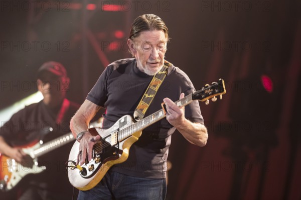 Chris Rea, singer and guitarist Christopher Anton Chris Rea live on Road Songs for Lovers tour at Berlin's Tempodrom on 30.10.2017