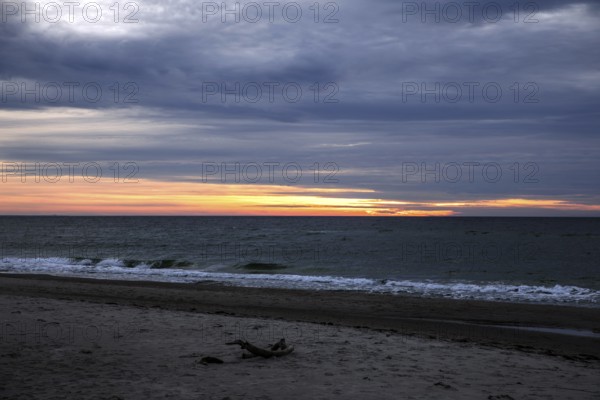 Dramatic clouds, evening light, sunset, Weststrand Darß, Baltic Sea, Fischland-Darß-Zingst, Western Pomerania Lagoon Area National Park, Mecklenburg-Western Pomerania, Germany