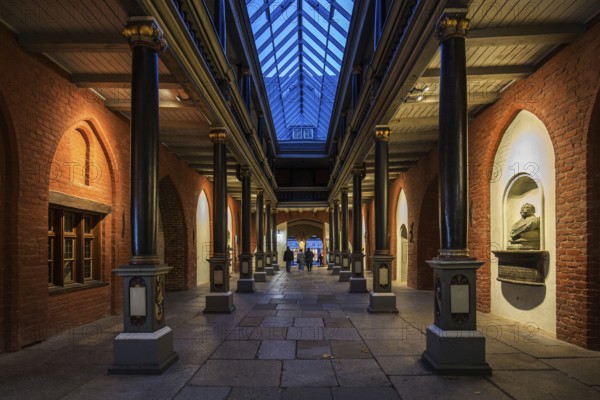 Stralsund medieval town hall, display façade at the Old Market Square, to the left the St. Nicholas Church Hanseatic City of Stralsund, Vorpommern-Rügen district, Mecklenburg-Western Pomerania, Germany