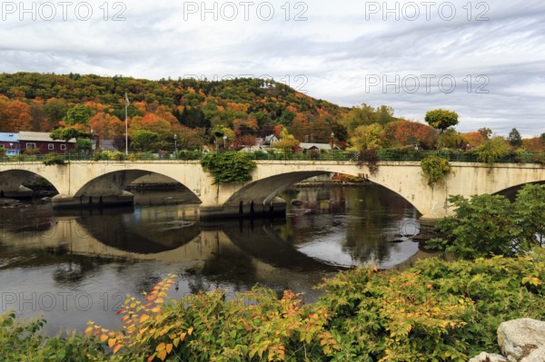 Flower Bridge, Bridge of Flowers, Deerfield River Bridge, Gardens, Fall Leaves, Indian Summer, Mohawk Trail Scenic Road, Former Trade Route, Shelburne Falls, Massachusetts, New England, USA