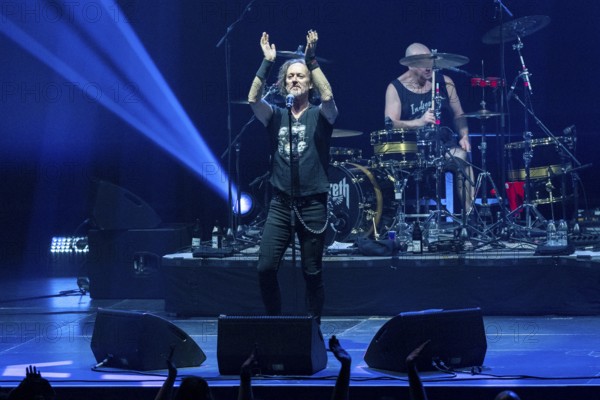 Carl Sentance, singer, NAZARETH, hard rock band, UK, Bending The Rules 2025 tour, live, 17.12.2025, Uber Eats Music Hall, Berlin, Germany < english> NAZARETH, hard rock band, UK, Bending The Rules 2025 tour, live, December 17th, 2025, Uber Eats Music Hall, Berlin, Germany